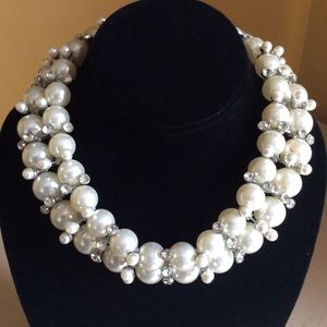 Faux pearl and faux diamond statement choker
